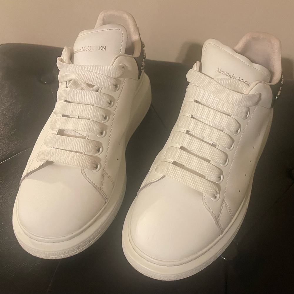Alexander McQueen Men’s Sneakers - White with Studded Black Heel Tab
Size: 43